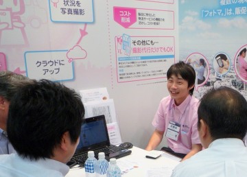 先輩紹介 販促EXPO商談風景 先輩紹介 販促EXPO商談風景