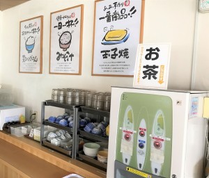 お茶やお水はセルフサービスです。 お茶やお水はセルフサービスです。