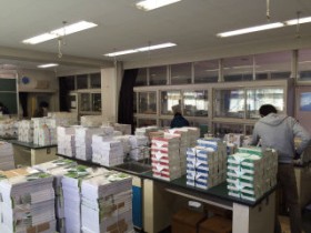 神奈川県内学校への教科書運搬業務にて。